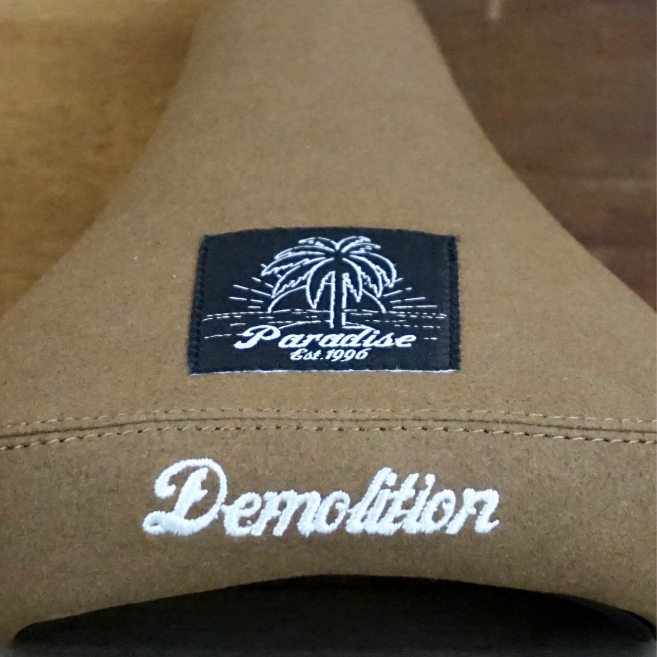 「DEMOLITION × MARKIT」BMXサドル デニム生地に刺繍ロゴ DEMOLITION × MARKIT」BMXサドル デニム生地に刺繍ロゴ パーツ